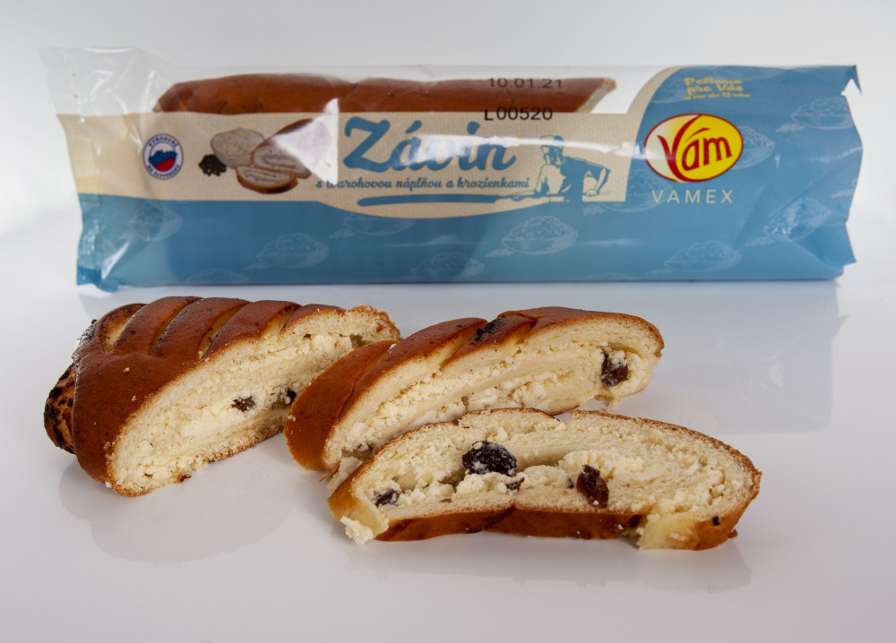 Závin tvarohový s hrozienkami